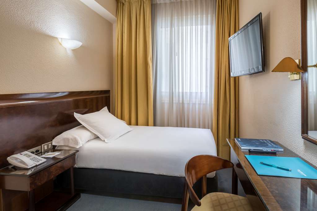 Occidental Vigo Hotell Exteriör bild