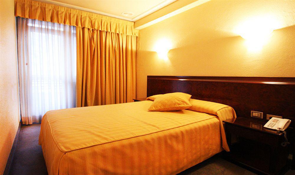 Occidental Vigo Hotell Rum bild